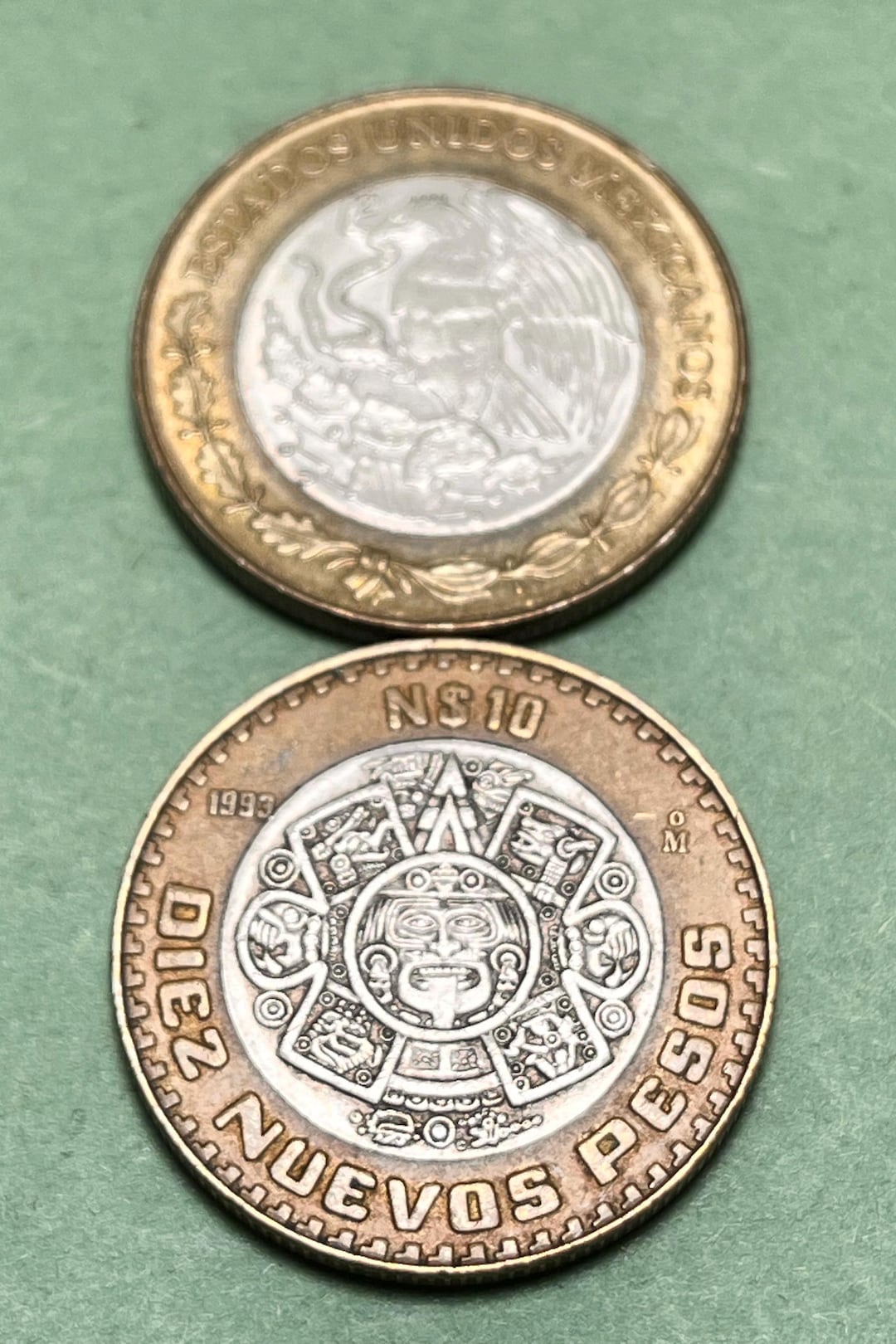 炎のマスクをあしらったシルバー コア バイメタル メキシコ 10 ペソ