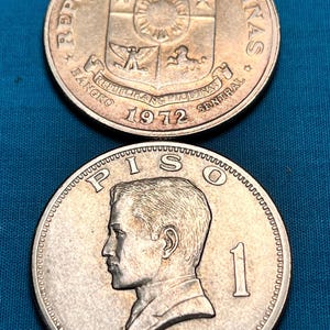 One FIRST Year (1972) Issue Large PHILIPPINES Piso Coin Featuring Filipino Coat of Arms—FREE Shipping/Limited Availability!