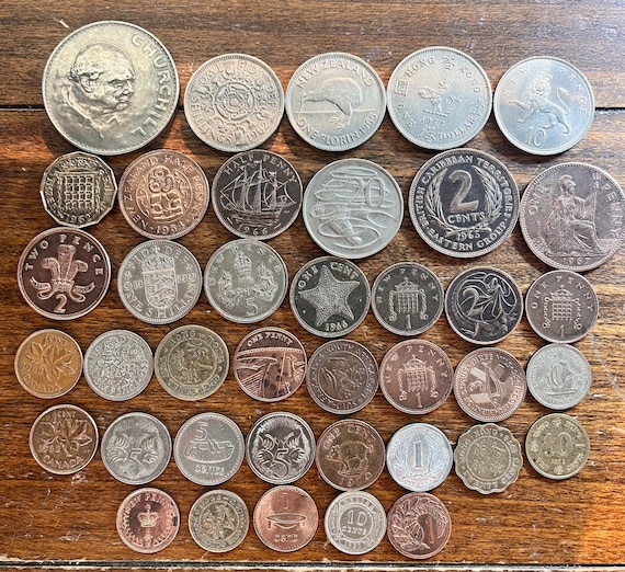 Queen Elizabeth II Commemorative Set (20 Unique or Deluxe 40