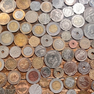 Lote de 25 monedas únicas del mundo irregular (bimetálicas, festoneadas, perforadas, etc.) con bolsa
