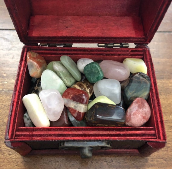 コレクション TREASURE STONE Stone-filled Treasure Chest (natural, Ornamental, Colorful; See