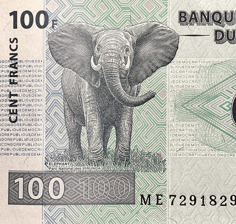 K&ouml;nnte beinhalten: Ein 100-Franc-Banknote aus Kongo mit einem Elefanten in der Mitte des Scheins. Der Text "BANQUE DU CONGO" ist in der oberen rechten Ecke gedruckt. Der Text "REPUBLIQUE DEMOCRATIQUE DU CONGO" wird in einem Kreis um den Rand des Scheins wiederholt. Der Text "ELEPHANT Parc National des VIRUNGA" ist unter dem Elefanten gedruckt. Der Text "100" ist in der unteren linken Ecke gedruckt und der Text "100" ist in der unteren rechten Ecke gedruckt. Der Text "ME 7291829" ist in der unteren rechten Ecke gedruckt.