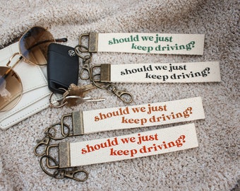 moeten we gewoon blijven rijden? /Gepersonaliseerde canvas sleutelhanger/bronzen sleutelhanger/lanyard/leuke auto/aangepast/zachte stof schoudertasje/cadeau/handgemaakt