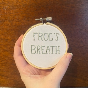 Bordado feito à mão - inspirado nos potes e poções da Sally!