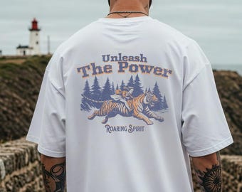 Een zwaar, oversized vintage shirt, comfortabel gekleurd heren T-shirt, een shirt met de tekst "Unleash the Power", een krachtig motief, streetstyle, een ideaal cadeau voor hem.