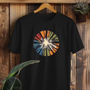 Wald Herren T-Shirt, Bunte Grafik, Shirt Mann, Bäume Design, Wandern Nature T-shirt, Outdoor Shirt, Naturliebhaber, Geschenk für Ihn