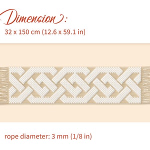 K&ouml;nnte beinhalten: Beige-wei&szlig;er Makramee-Tischl&auml;ufer mit geometrischem Muster und Fransen an den Enden. Ma&szlig;e: 32 x 150 cm, Seildurchmesser: 3 mm. Der Text "Dimension:" steht oben.