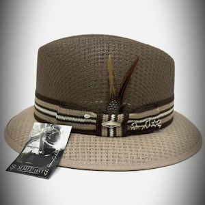 Gorra lowrider de dos tonos marrón y caqui con la firma de Danny De La Paz