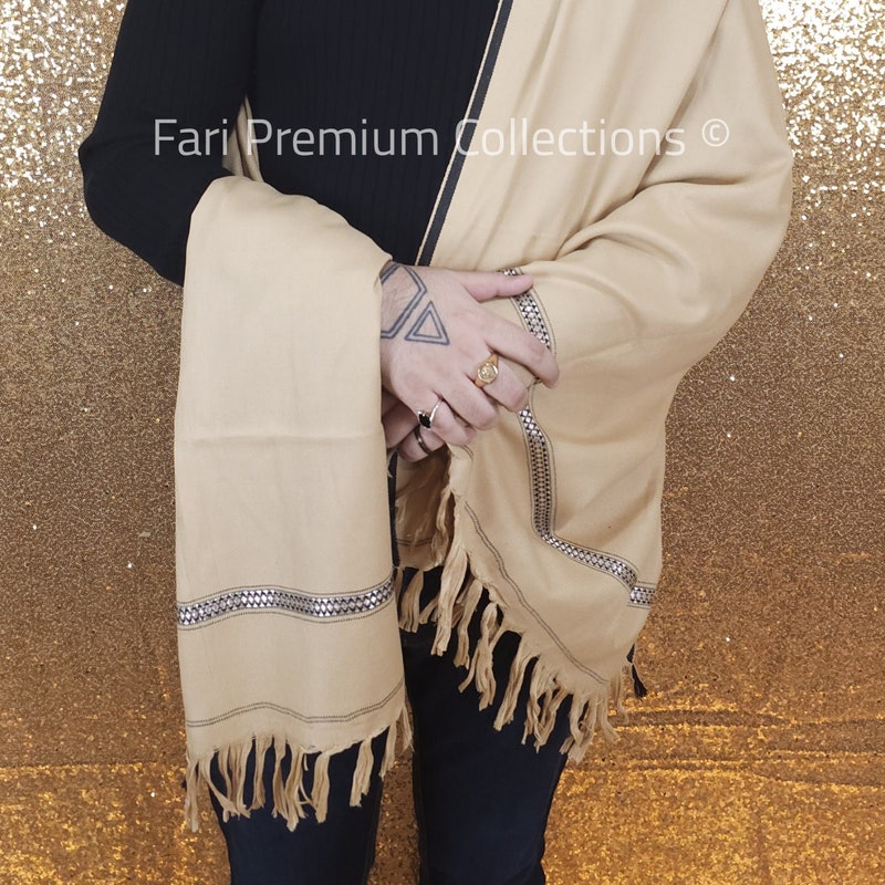 how to wear pakistani shawl
