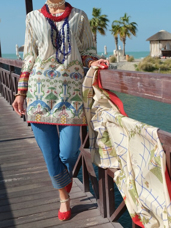 almirah kurti