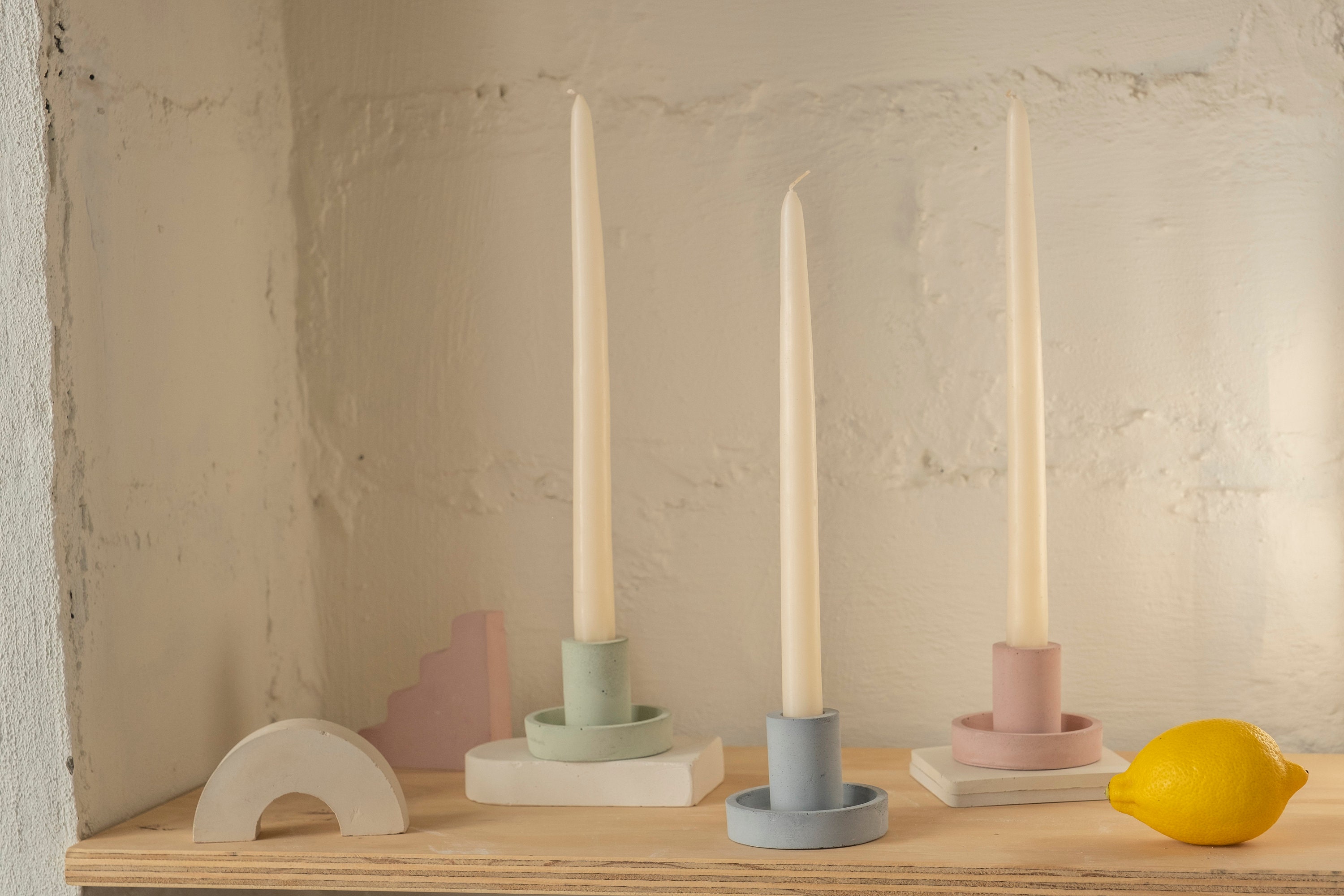 Celesta Taper Bougeoir | en Béton Fait à La Main de Décoration Intérieure Couleur Pastel Minimaliste