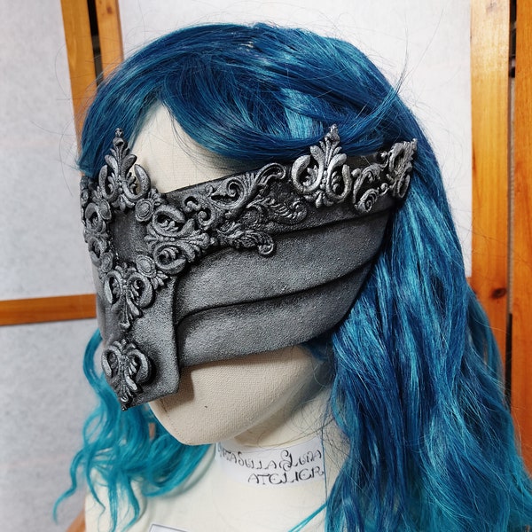 Blind gothic silver fantasy mask