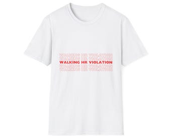 Puede incluir: Camiseta blanca con la frase "WALKING HR VIOLATION" en rojo, repetida cinco veces. La camiseta tiene cuello redondo y mangas cortas, ideal para un look casual.