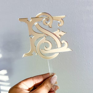 Personalized Vintage Monogram Acrylic Cake Topper Handmade Wedding Cake Decor image 10