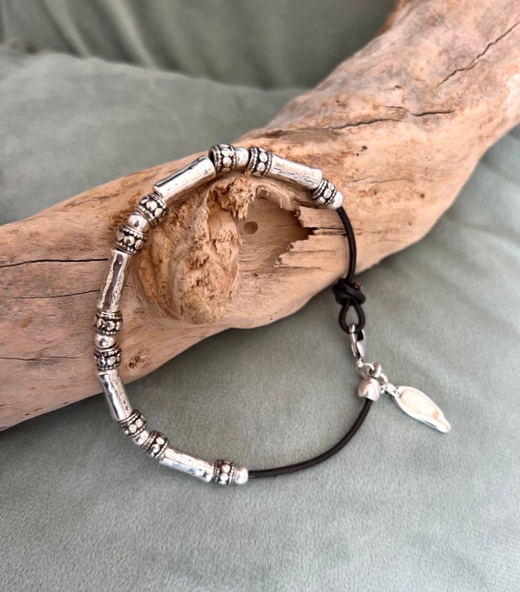 Boho Leather Anklet with Silver Wing Pendant, Silver Boho Leather Anklet, Summer Jewelry for Beach Lovers, Handmade Jewelry