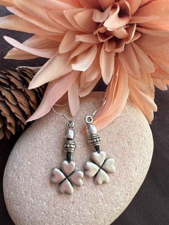 CLOVERLEAF dangle hoop earrings, silver cloverleaf jewerly, bohemian drop earrings, boho jewelry, boho earrings, handmade jewerly, gift idea