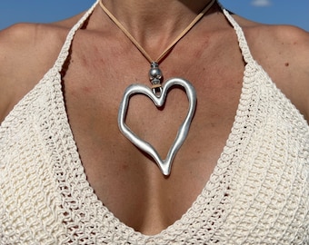 Hjärtformat långt halsband med hänge, bohemiskt uttalande halsband, läderhalsband för kvinnor, bohemiskt halsband, handgjorda smycken, läderhalsband