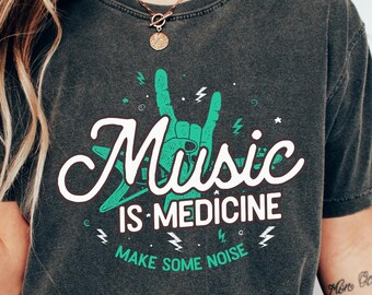 Maglietta Music is Medicine, maglietta grafica rock retrò, outfit da concerto, regalo per la salute mentale, maglietta per band amanti della musica, top vintage Comfort Colors®