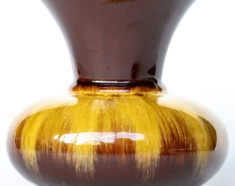 Blue Mountain Pottery vase, Yellow and brown Blue Mountain Pottery vase, Yellow and brown