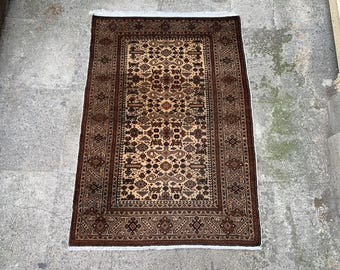 Handgemaakt wollen dorpstapijt (91 x 135 cm)