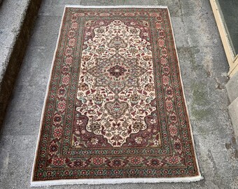 Handgemaakt wollen dorpstapijt (122 cm x 188 cm)