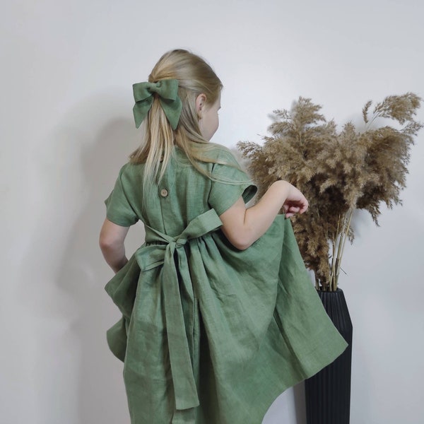 Robe de fête vert sauge, vêtements pour enfants en lin lavé biologique, robe de bébé en lin premier anniversaire, robes de fille de fleur boho, robe moutarde pour tout-petits