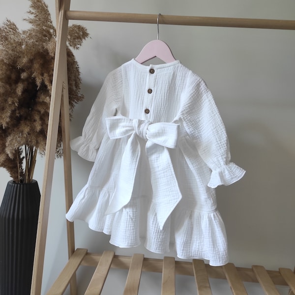 Weißes Musselin Babykleid mit bel Bio-Baumwolle Double Gauze Kinderkleid Hochzeit Kinderkleidung Blumenmädchen Kleinkindkleider mit Schleife.