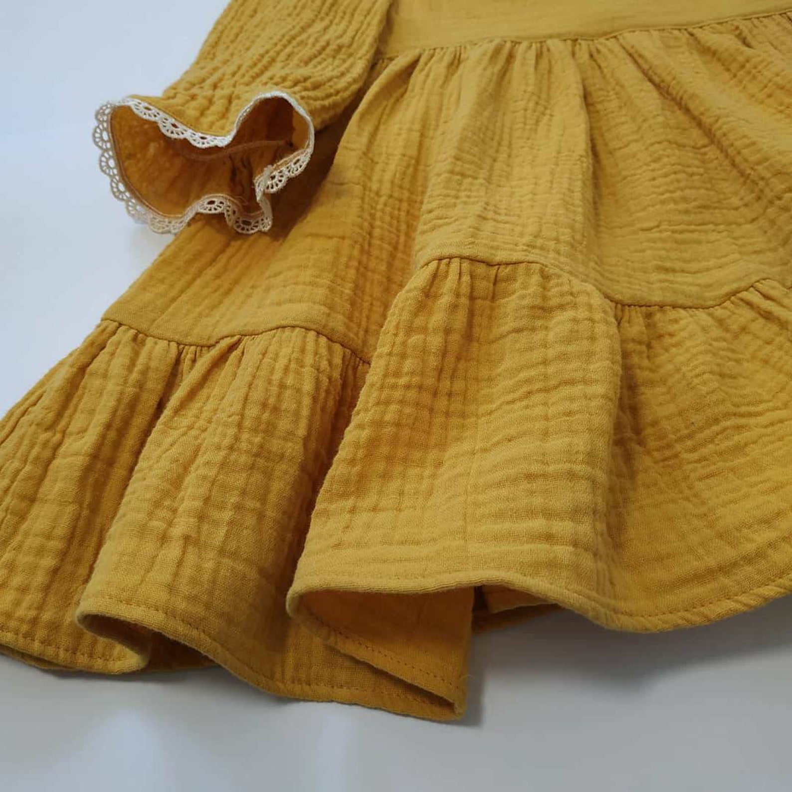 Senffarbenes Babykleid aus Musselin. Kinderkleid mit Ärmel. | Etsy