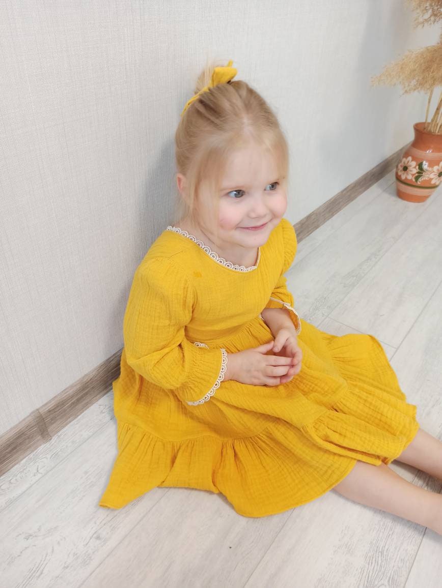 Senffarbenes Babykleid aus Musselin. Kinderkleid mit Ärmel. | Etsy