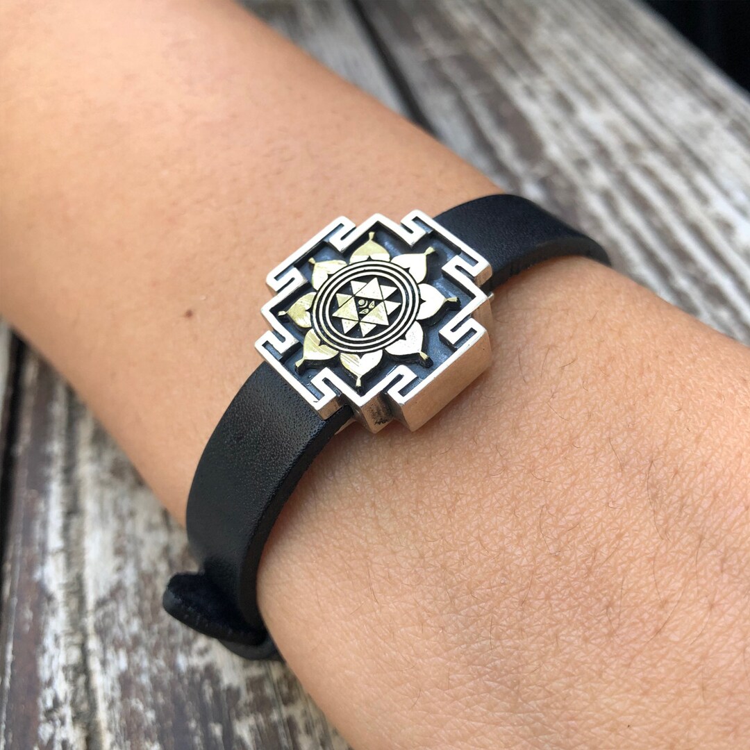 Durga Yantra Bracelet: Sterling Silver Hindu Goddess Charm, Leather  Talisman España