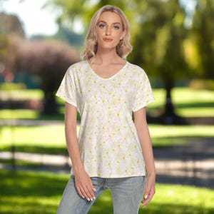 Women&#39;s V Neck Top Tshirt in a Pastel Frangipanis or Plumeria Design up to 4 XL Easy Care and Easy Wearing