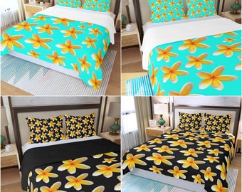 Frangipanier jaune sur fond bleu marine ou noir en polyester neuf Doona ou housses de couette en différentes tailles pour la décoration intérieure