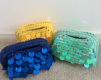 Handgefertigte Pailletten-Häkelhandtasche | Grob gewebte Clutch | Handtasche aus T-Shirt-Garn | Strukturierte Korbtasche | Einzigartiges Geschenk für Sie