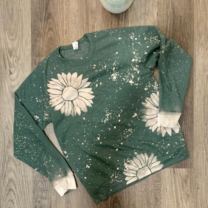 Fall Sunflower Sweatshirt, Minimalist Sunflower Sweatshirt, Wildflower Shirt, Fall Sweatshirt for Women, Womens Sunflower Shirt