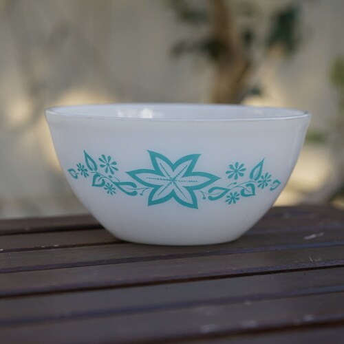 Vintage Australian Agee Pyrex Hard to Find 'Brownstone' 6 Mixing Bowl