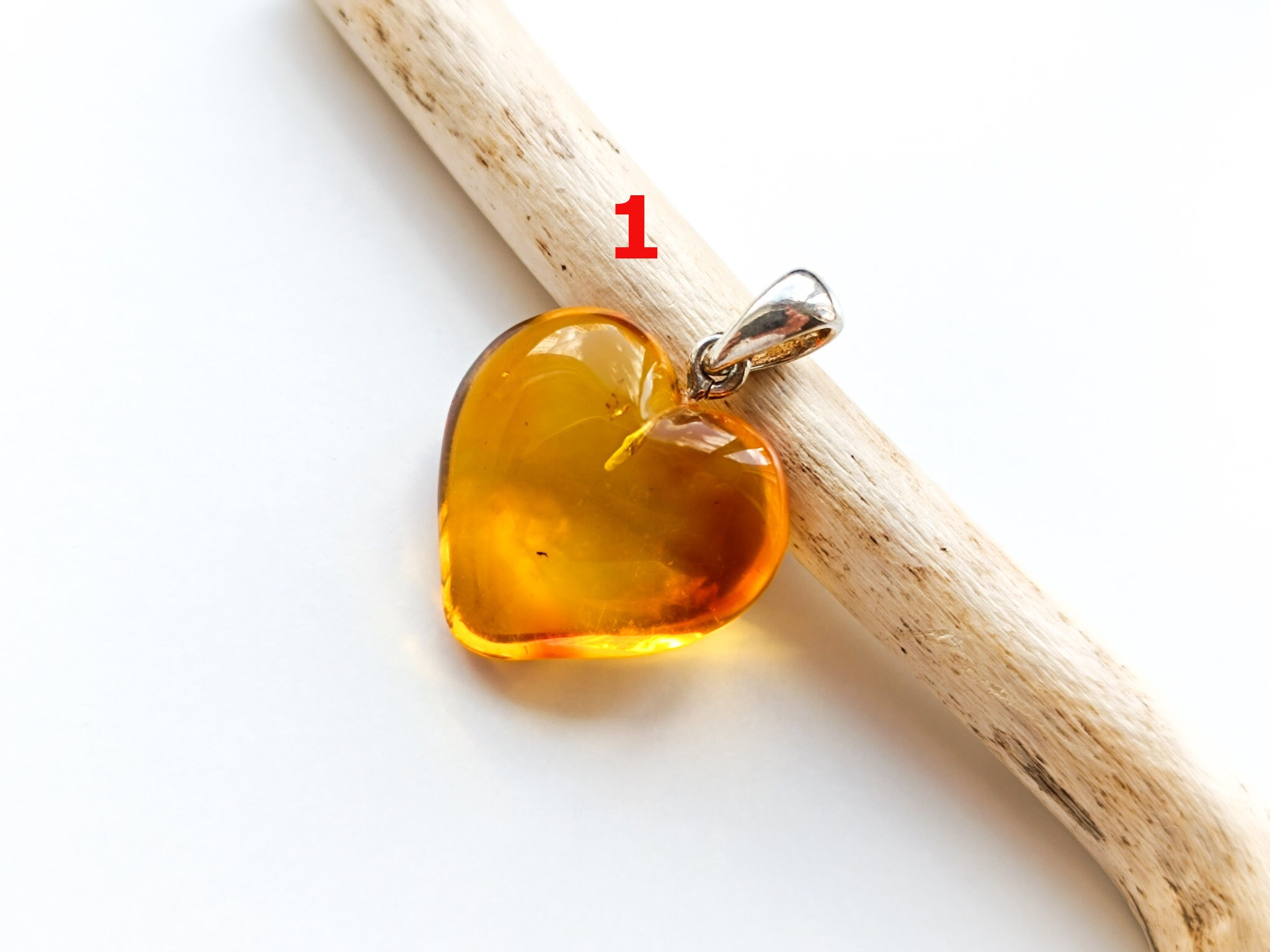 Ciondolo cuore ambra colore Cognac, argento sterling 925 / Viene fornito con catena in argento o pelle / collana pendente in ambra baltica / gioielli in ambra - Italia