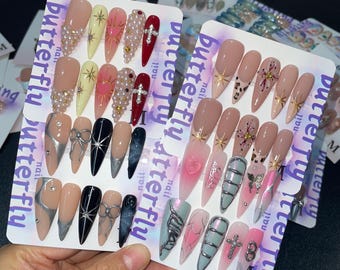 Caja de uñas ocultas, dos o tres juegos de uñas postizas, caja sorpresa, gel 3D/francés/ojo de gato, juegos de uñas al azar, regalos para mujeres, uñas reutilizables