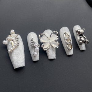 Baroque Butterfly, Handmade Nail Art, Press-On Nails, Bear Crystal Pure White Plaster Moon, Beautiful Wedding, Long Trapezoidal Nails