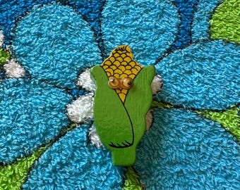 Vintage Russ Berrie Wooden Corn Cob Googly Eye Refrigerator Magnet