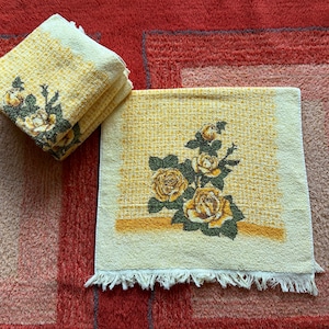 Set of 4 Vintage Unused Yellow Rose Bath Towels With Fringe