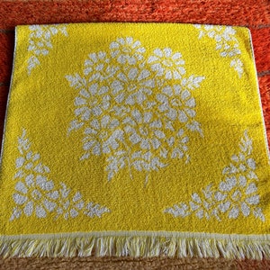 Vintage Yellow & White Leshner Bath Towel With Fringe