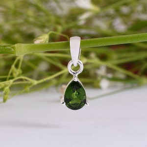 Natural Green chrome diopside Gemstone, 925 Sterling Silver Pendant, chrome diopside, Rare chrome diopside, chrome diopside Silver Pendant