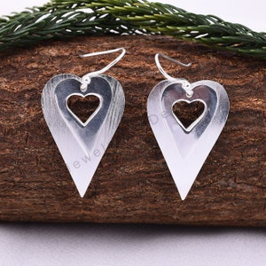Boucles d&#39;oreilles double cœur en argent sterling : bijoux pendants délicats