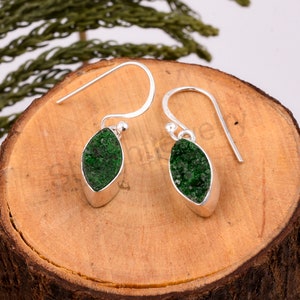 Orecchini in argento sterling con uvarovite: pietra preziosa verde naturale