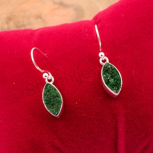 Orecchini in argento sterling con uvarovite: pietra preziosa verde naturale