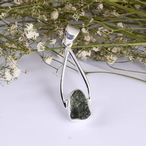 Moldavite Pendant / Moldavite Necklace / Moldavite / Moldavite Jewelry / Moldavite Pendant / Moldavite Pendant Necklace / Genuine Moldavite