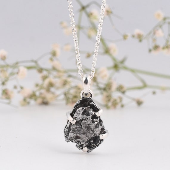 アクセサリー Etrarium Meteorite Necklace Osiris Moon Crater Collection I Genuine Lunar Meteorite