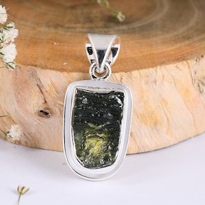 Moldavite Pendant / Moldavite Necklace / Moldavite / Moldavite Jewelry / Moldavite Pendant / Moldavite Pendant Necklace / Genuine Moldavite