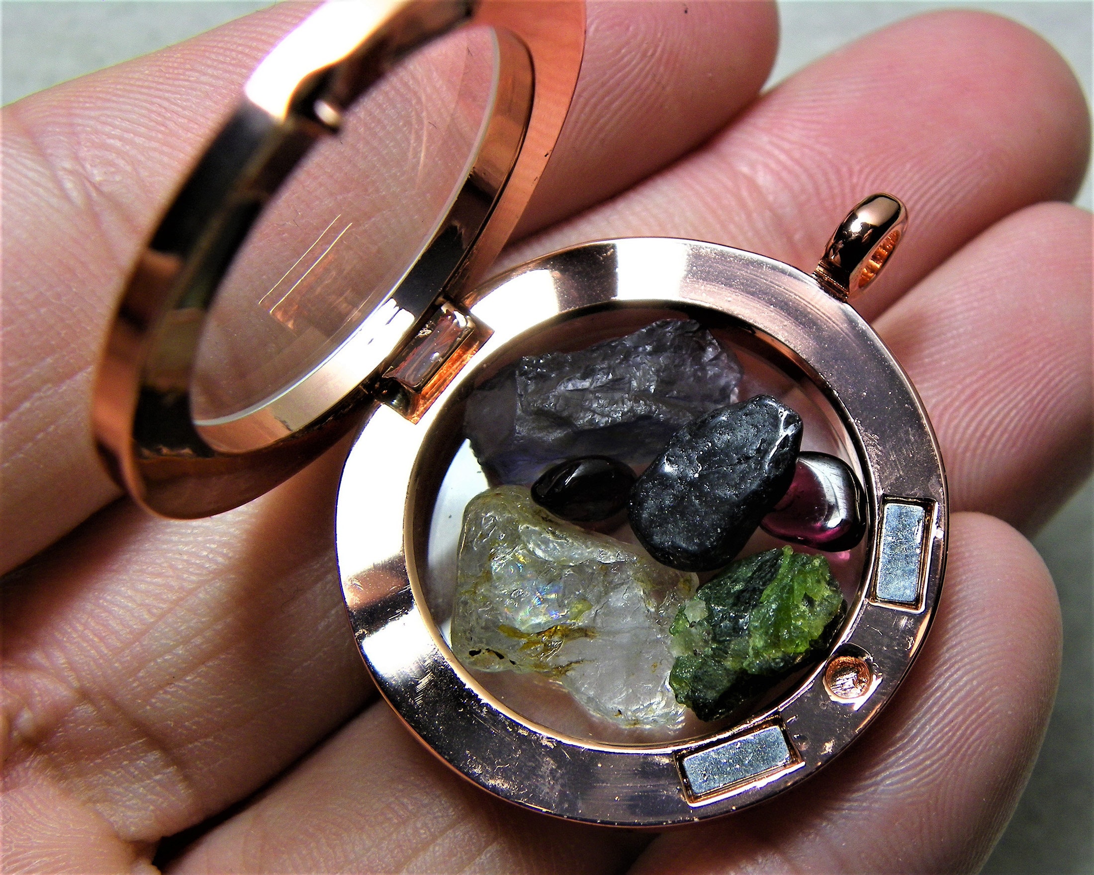 シナジー12ストーンペンダント：フェナカイト、タンザナイト