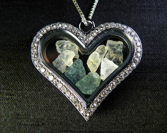 Colgante de corazón de fenakita y herderita verde, medallón de cristal curativo